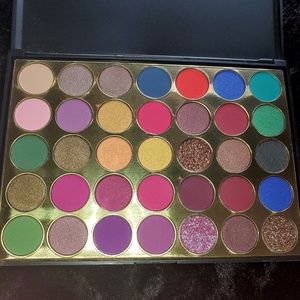 Eyeshadow palette